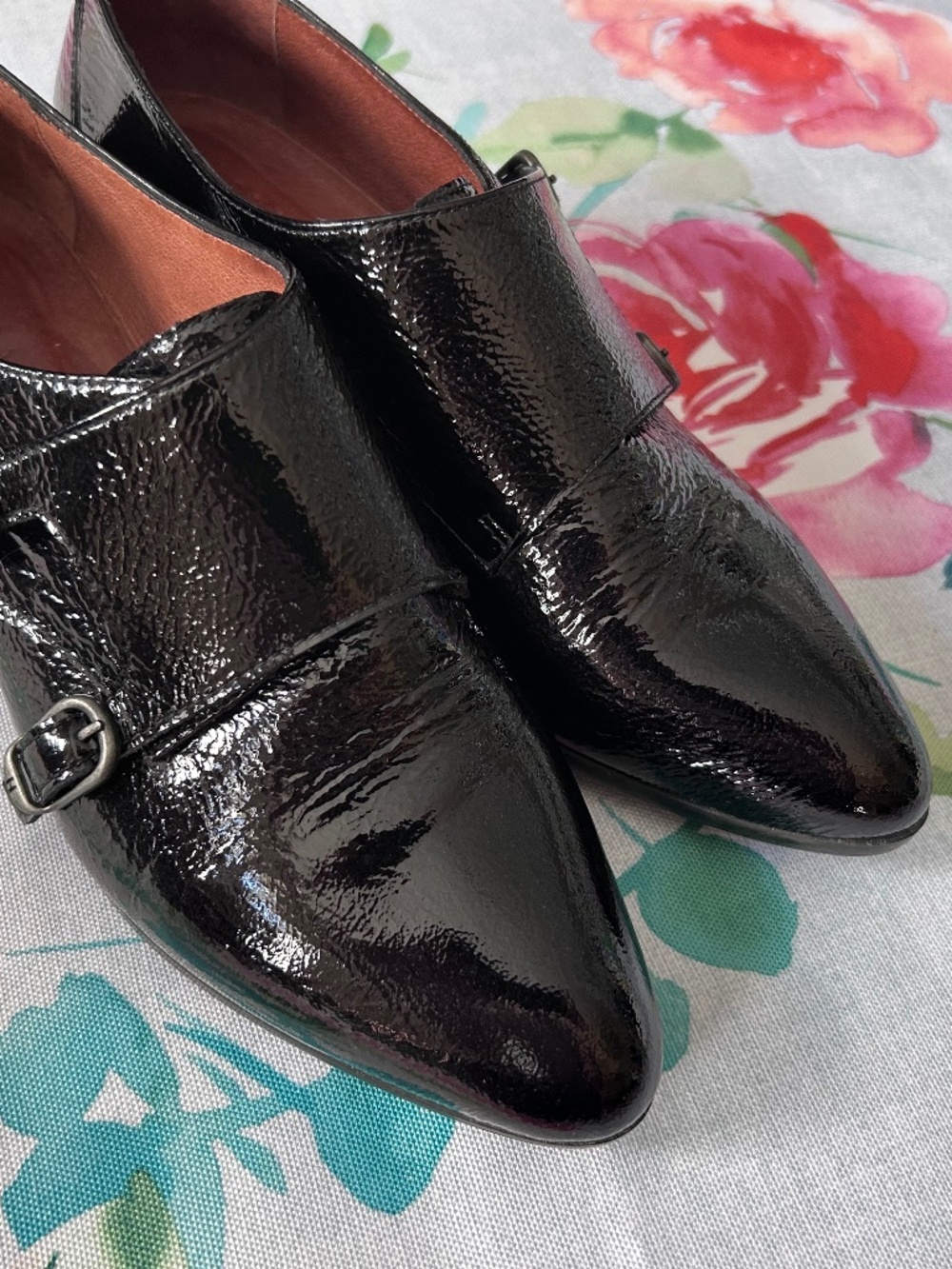 Hispanitas Pointed Toe Double Buckle Wood Block Heeled Patent Leather